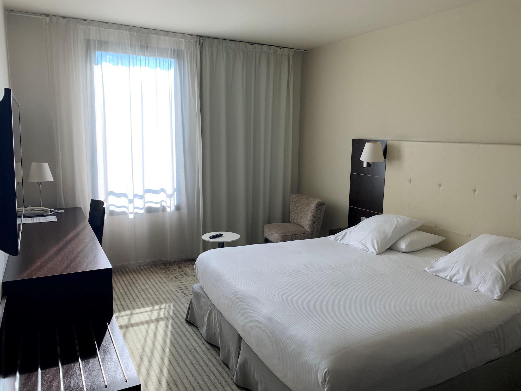 Mercure Aix-En-Provence La Duranne Gare Tgv Екстер'єр фото