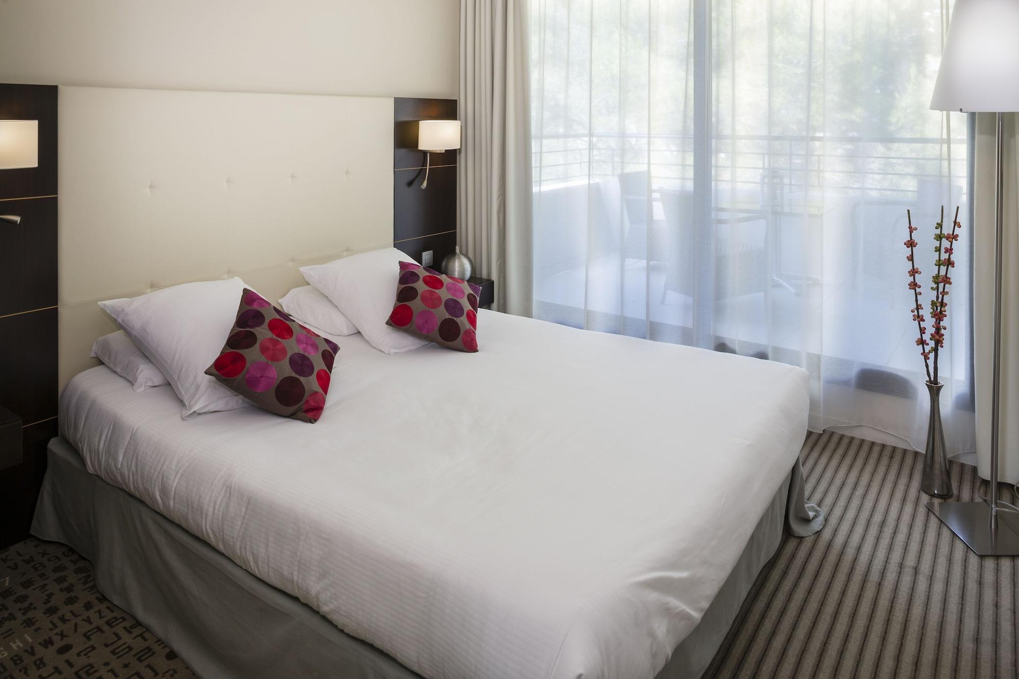 Mercure Aix-En-Provence La Duranne Gare Tgv Екстер'єр фото