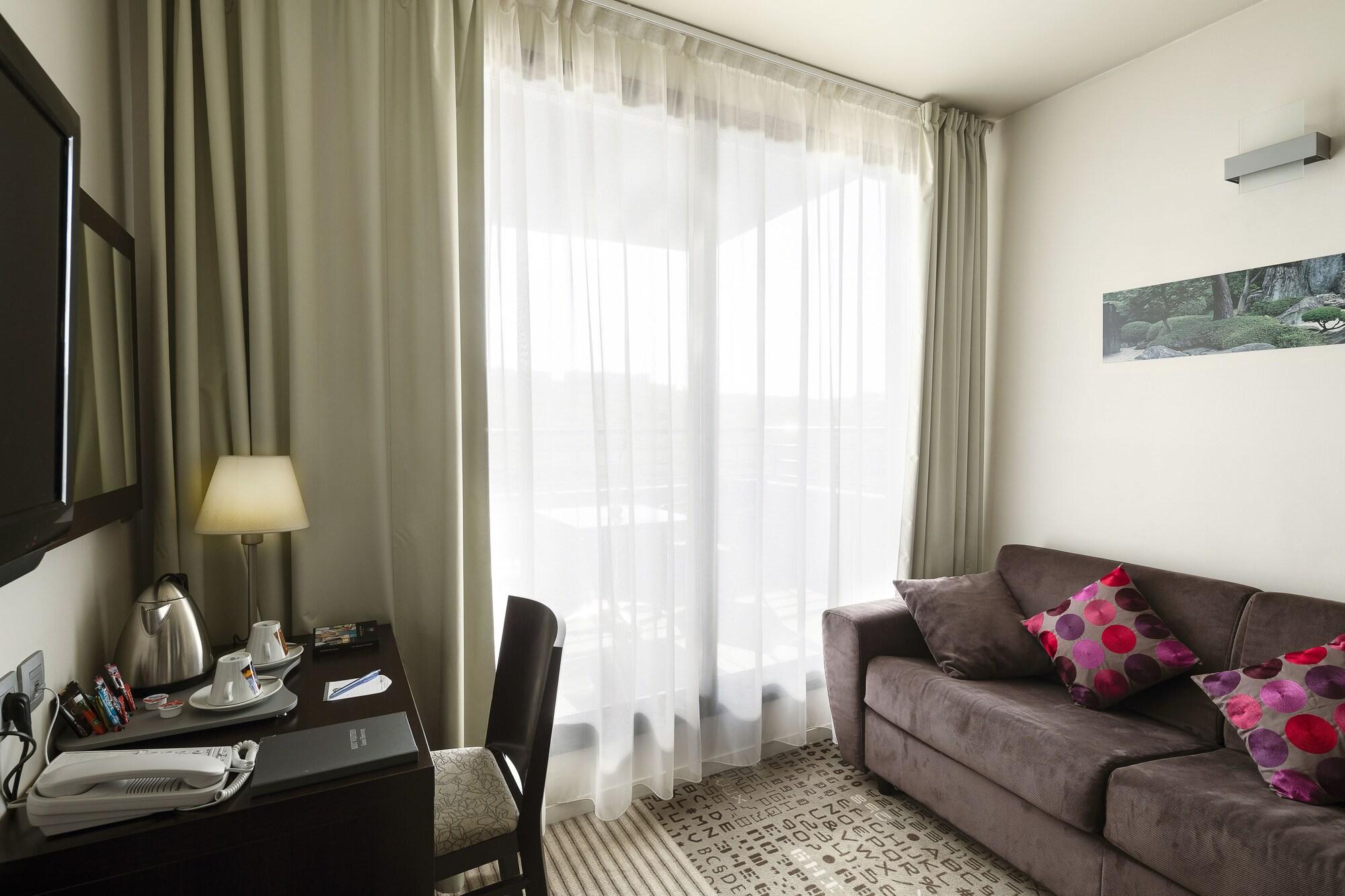 Mercure Aix-En-Provence La Duranne Gare Tgv Екстер'єр фото