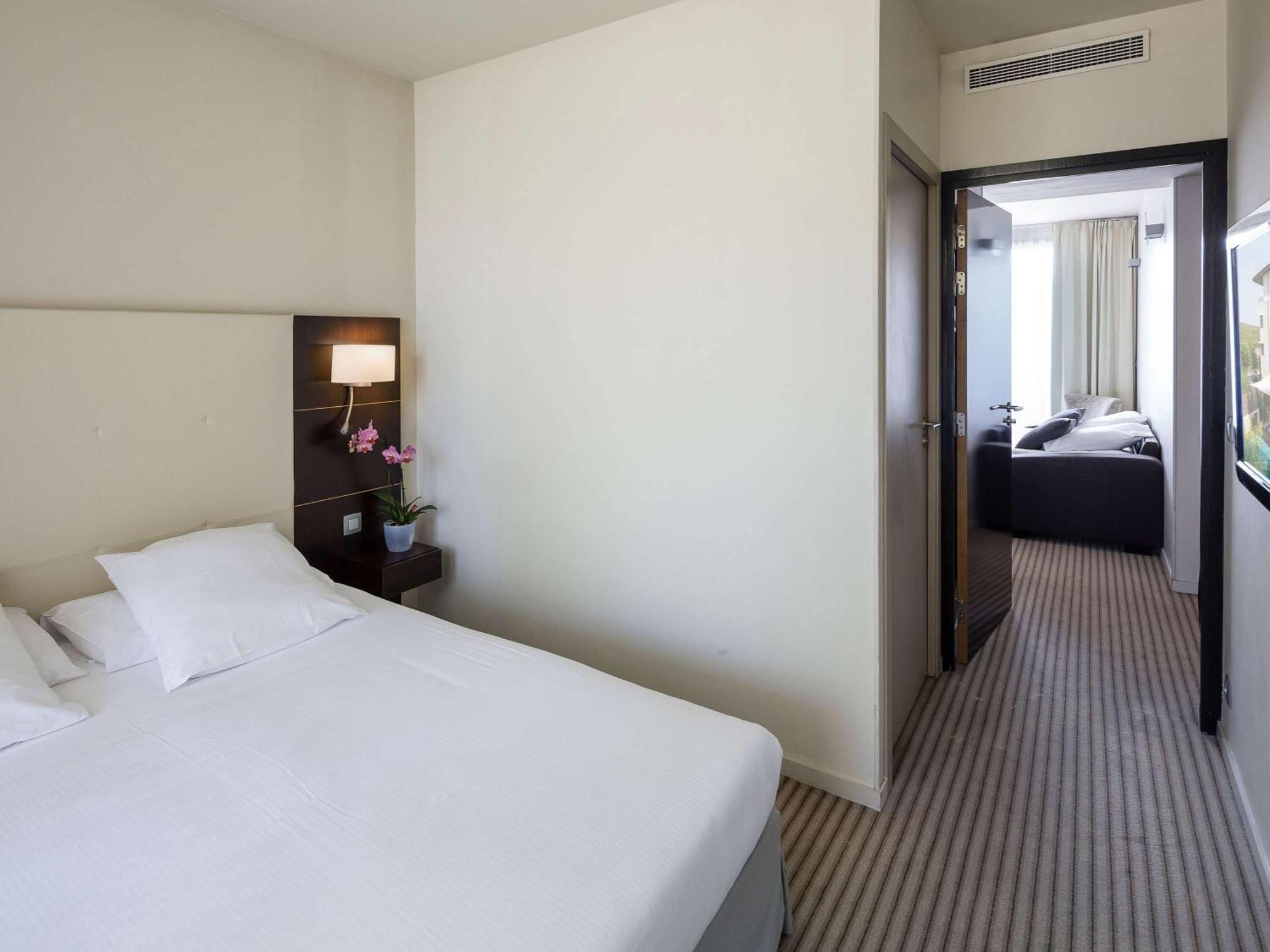 Mercure Aix-En-Provence La Duranne Gare Tgv Екстер'єр фото