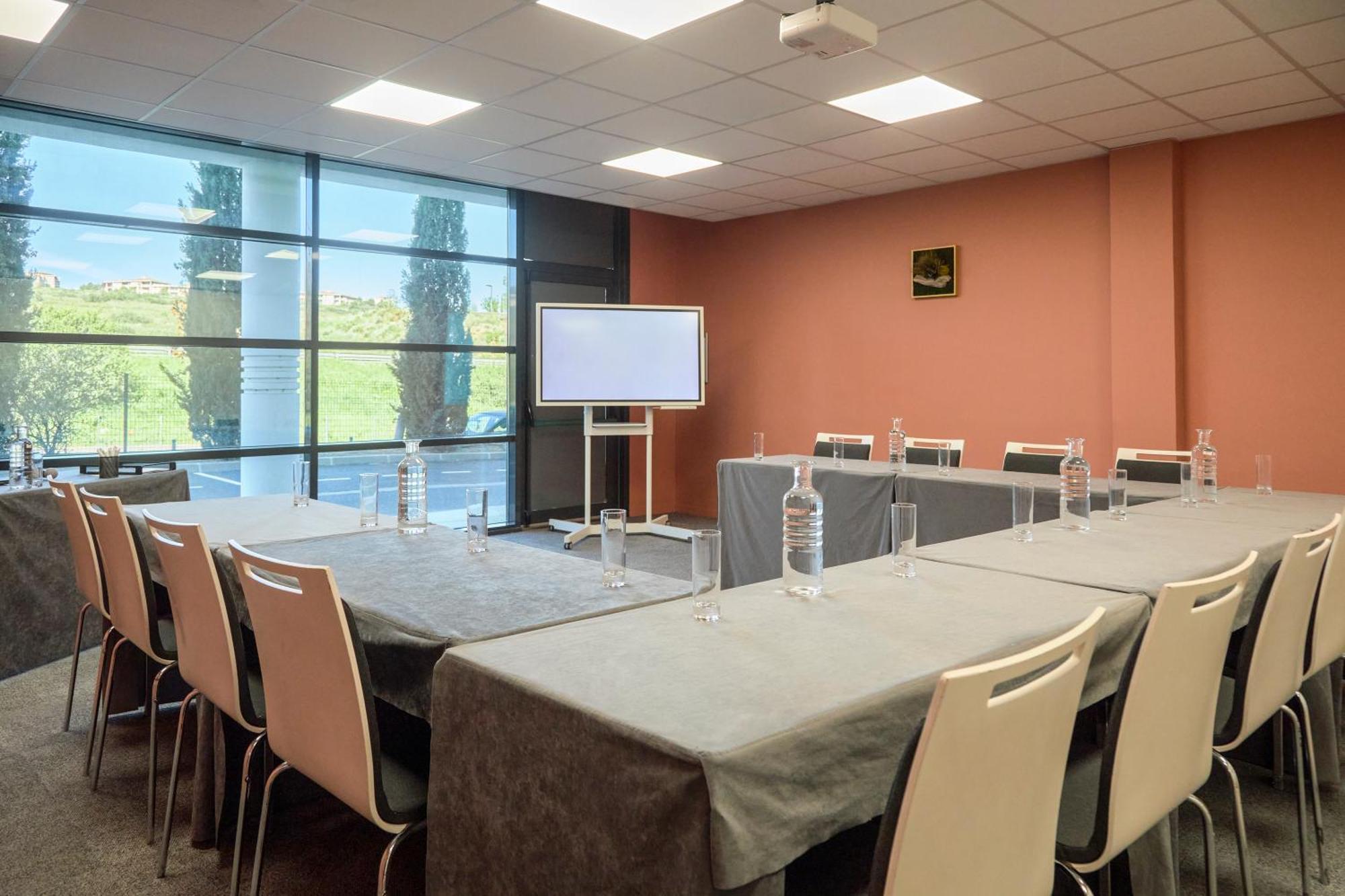 Mercure Aix-En-Provence La Duranne Gare Tgv Екстер'єр фото