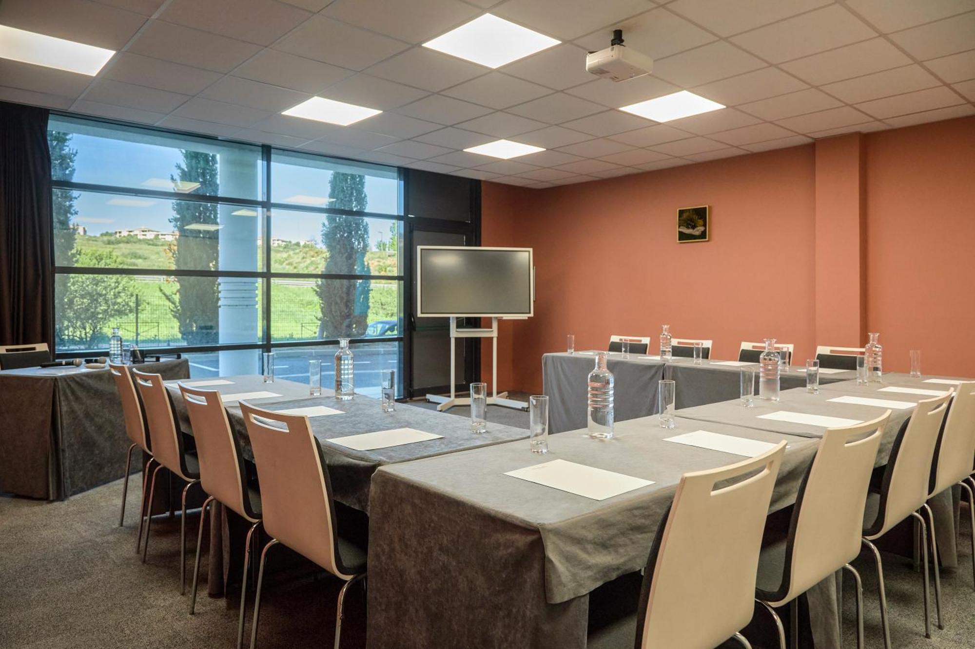 Mercure Aix-En-Provence La Duranne Gare Tgv Екстер'єр фото
